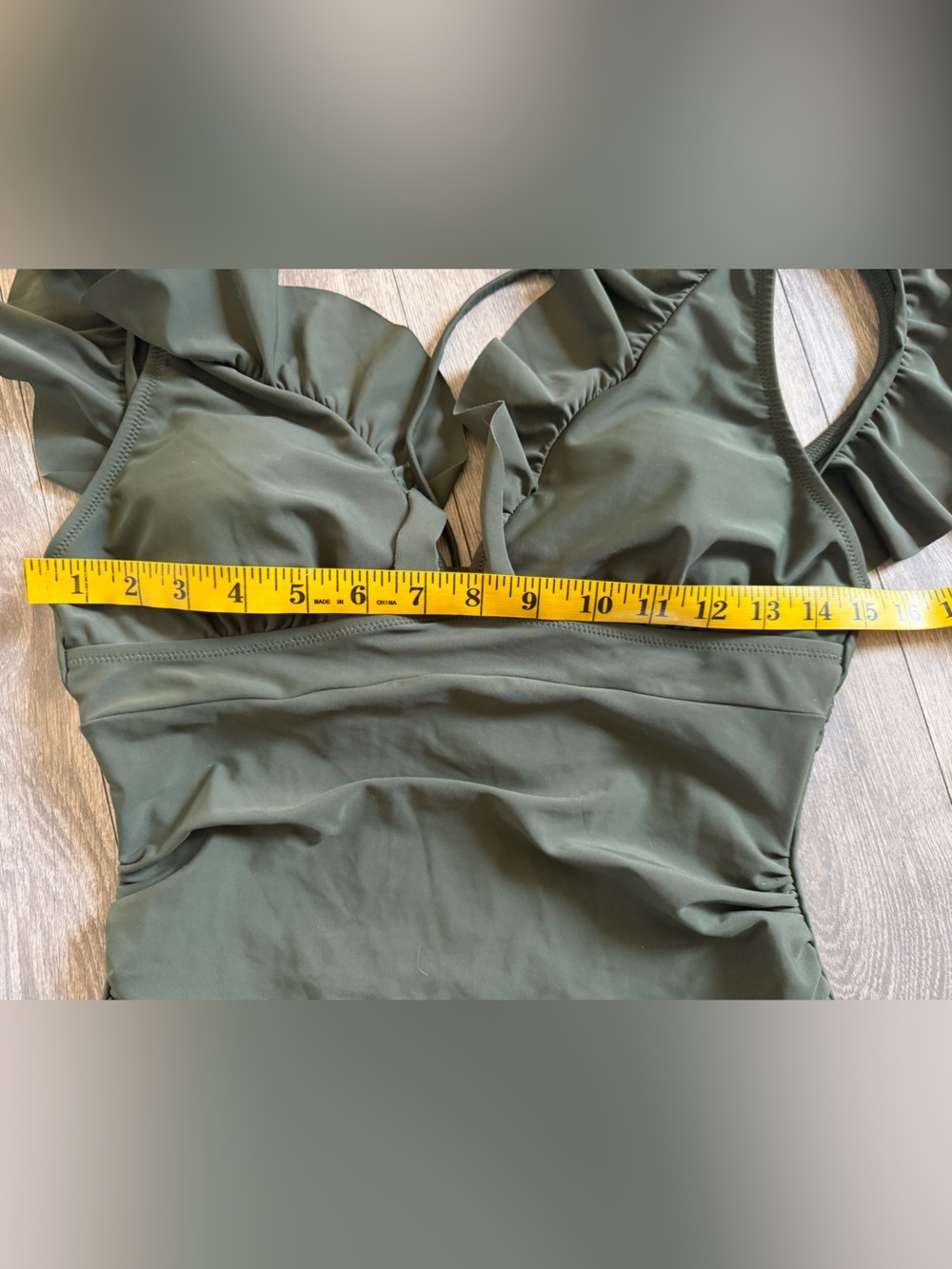 Cupshe Ruffled V-Neck Tummy Control One-Piece Swimsuit in Olive Green. Size M - Picture 6 of 12